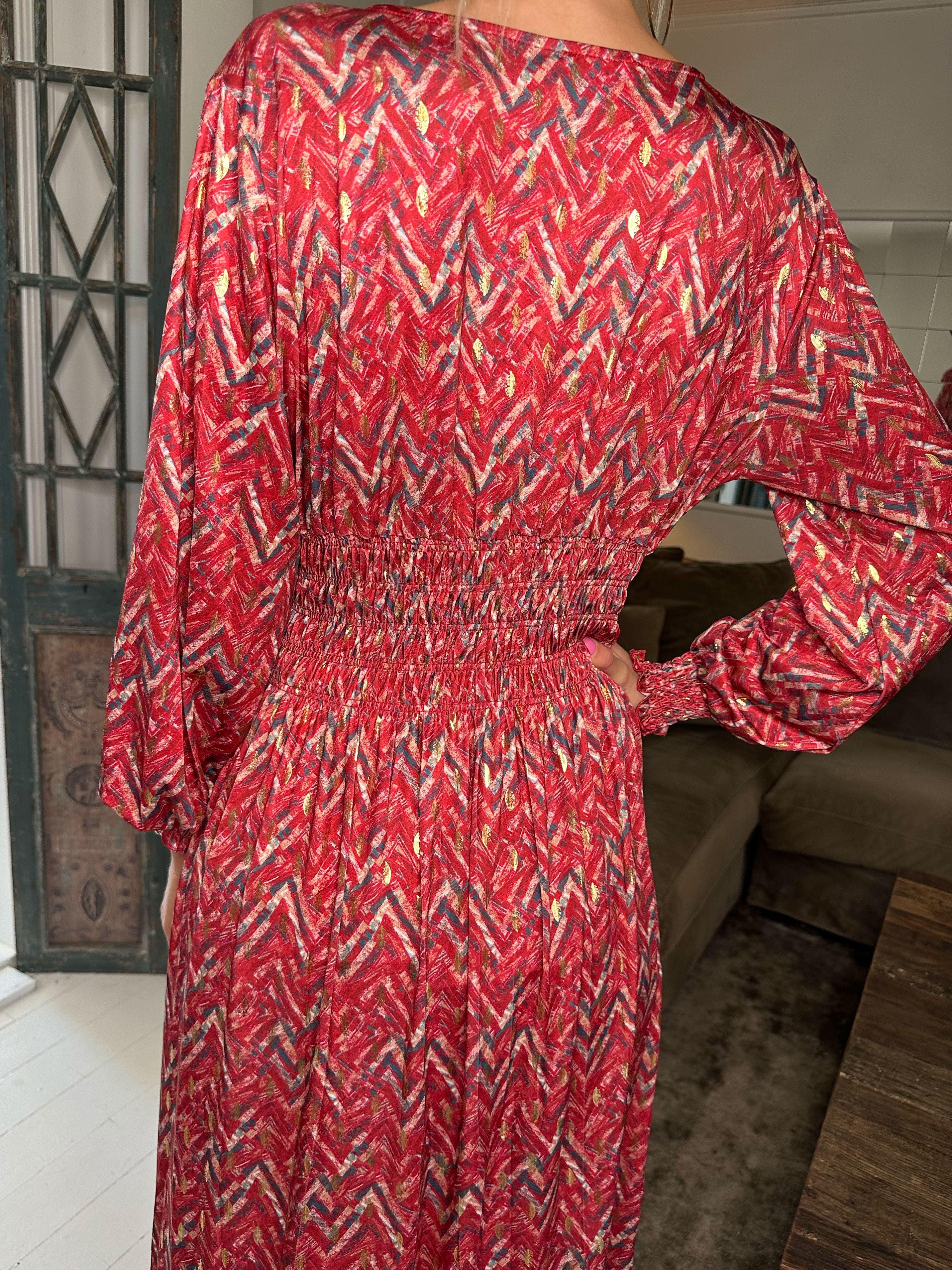 Pams ZigZag L/S - Lang elastisk kjole i krølfrit stof med lange ærmer